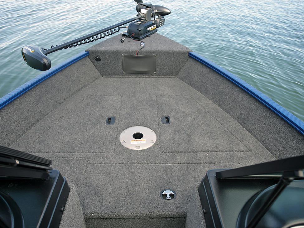 1650-Angler-Sport-Bow-Deck-Compartments-Closed