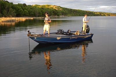 Outboard bass boat - 1875 - Lund - dual-console / sport-fishing