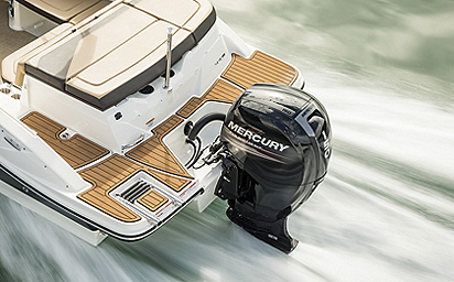 2020-SPX-210-Outboard-running-engine-3