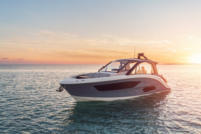 2021-Sundancer-370-Outboard-DAO370-lifestyle-port-bow-three-quarter-couple-sunset-06117-select