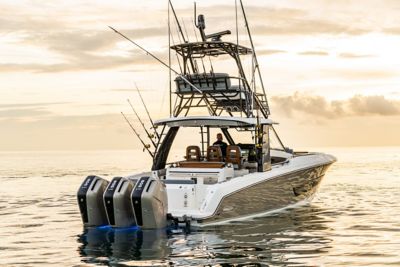 Boston Whaler Outrage Family – Offshore Center Console Boats