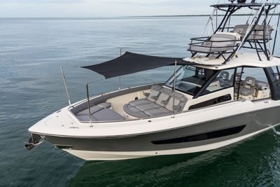 Boston whaler 420 deals outrage