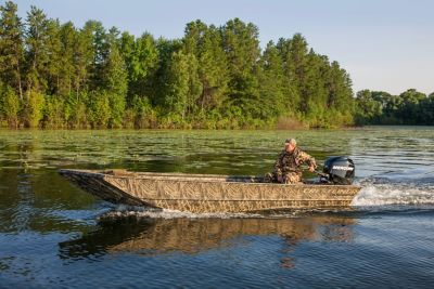 Sporty Fishing Jon Boat With Accessories For Leisure 