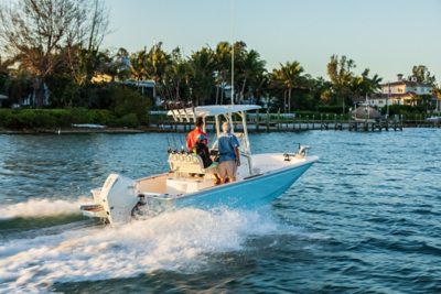 Boston Whaler 150 Montauk – Center Console Fishing Boat