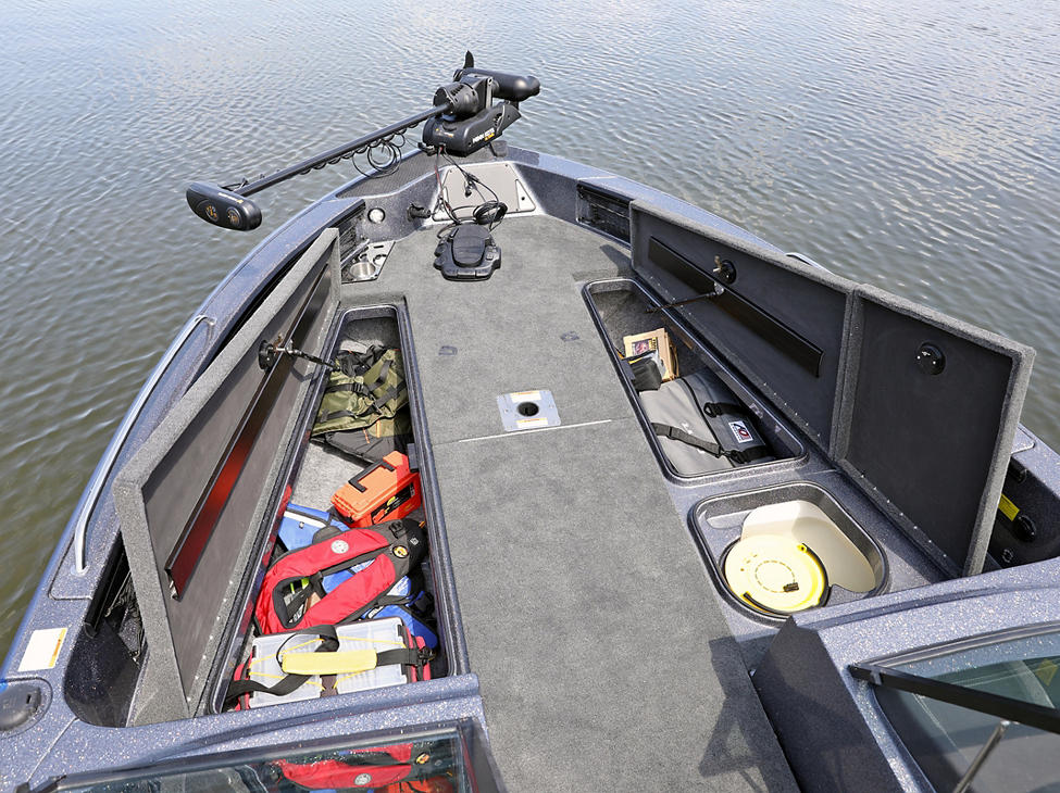 219-Pro-V-GL-Bow-Deck-Storage-Compartments-Open