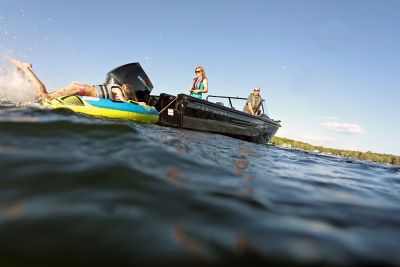 2250_Sportfish_MY23_swim_1780