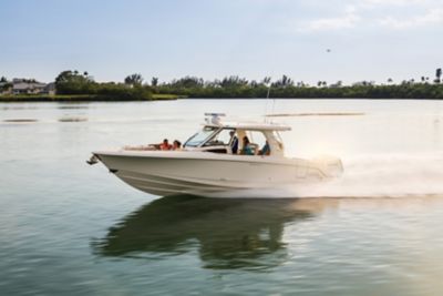 350 Realm Luxury Express Cruiser Boat Boston Whaler