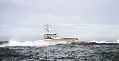 380 Outrage | Center Console Boat | Boston Whaler