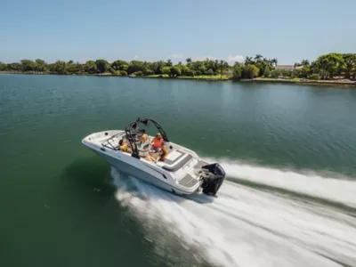 Outboard vs. Inboard: Choosing the Right Boat Motor