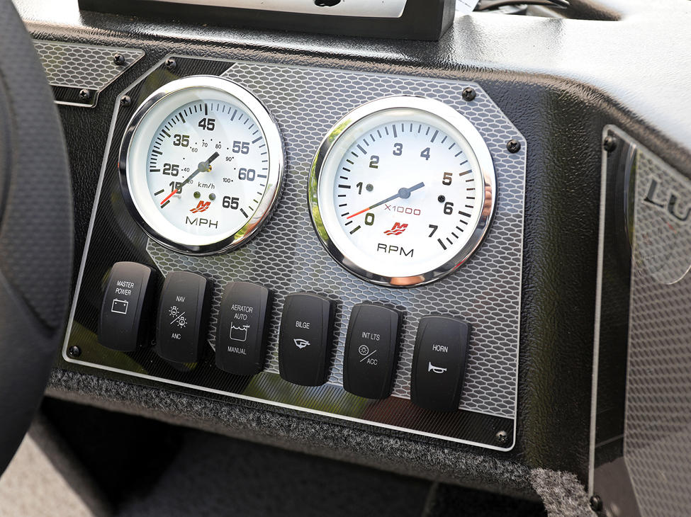 1650 Angler Sport - Gauges and Switch Panel