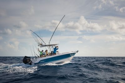 Boston Whaler 230 Outrage – Offshore Center Console Boats