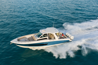 Outrage Boat Family | Offshore Center Console Boats | Boston Whaler