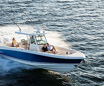 BW_2015_Boston-Whaler-Debuts-Confident-New-330-Outrage_nw