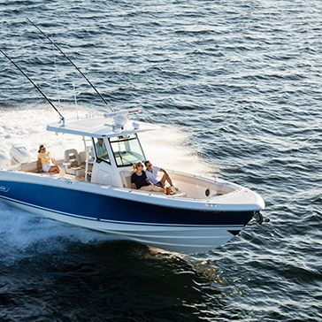BW_2015_Boston-Whaler-Debuts-Confident-New-330-Outrage_nw