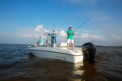 Bayliner Trophy Boat with 3 people fishing