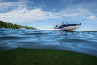 CL_IH-hi_1950-sportfish-wakeboarding
