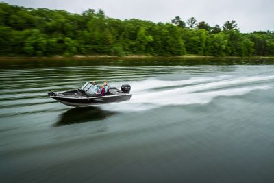 Crestliner_ScheduleaShowroomVisit_Heroimage_1850-fish-hawk-running