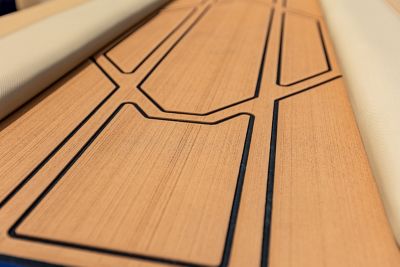  Close-up of floor of WT-2DC wake boat