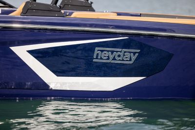  graphics on side of a WT-2DC wake boat