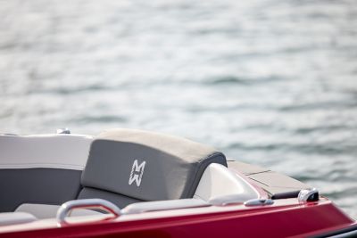  seats at the front of the H20 wake boat
