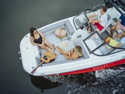 Bayliner: Deck Boats, Bowrider Boats, Center Console Boats