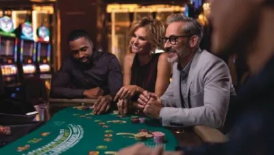 people playing blackjack at horseshoe casino