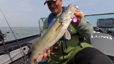 Lund-Ultimate-Fishing-Experience-2015-Episode-03-Lake-Erie-Walleye.mkv0059