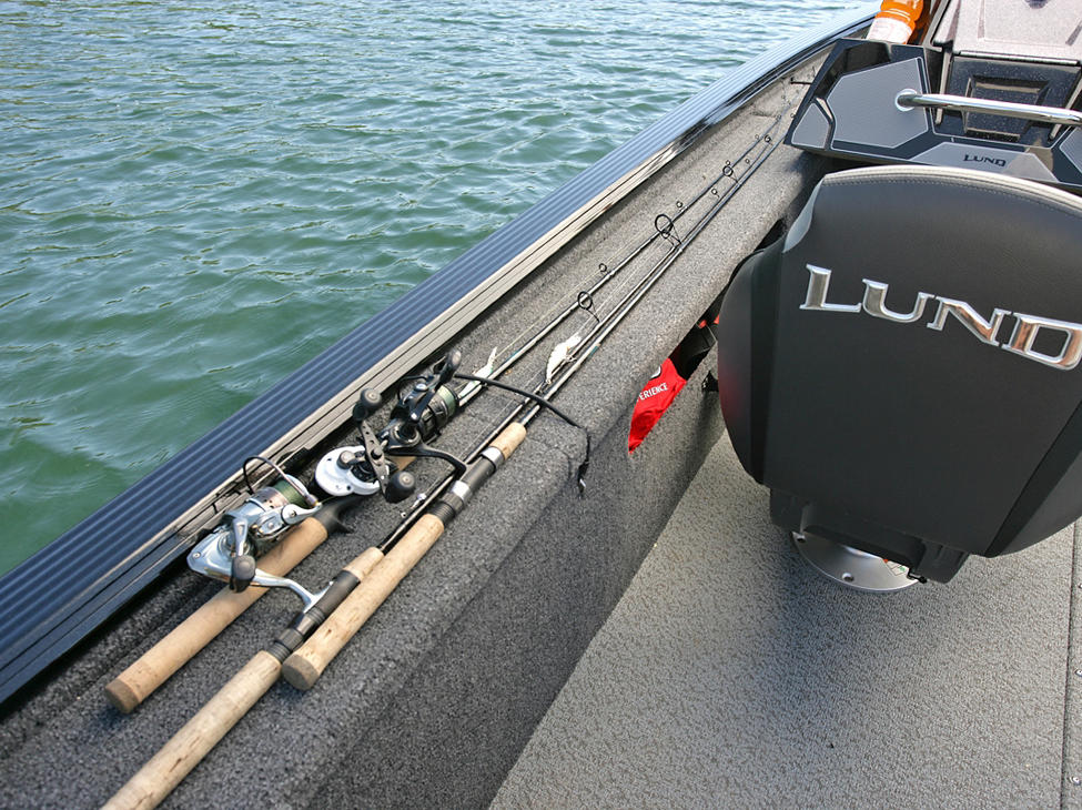 /content/dam/lund/products/core-fishing/prov-musky/Pro-V-Musky-XS-Aft-Deck-Port-Rod-Straps.jpg