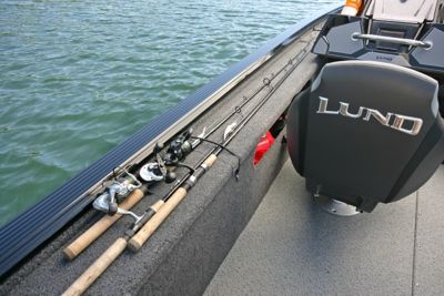 /content/dam/lund/products/core-fishing/prov-musky/Pro-V-Musky-XS-Aft-Deck-Port-Rod-Straps.jpg
