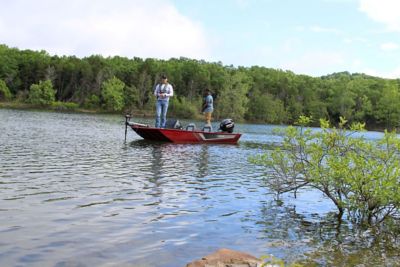 2 male anglers fishing in a cove from the Lowe Boats Skorpion 17 bass boat.