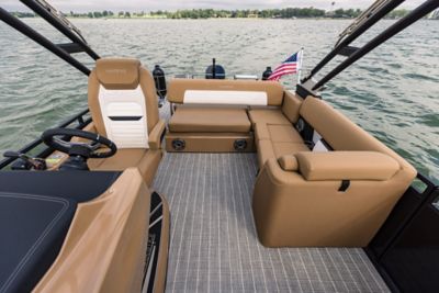 Solstice 250 Aft Seating