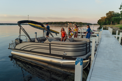 Family boarding a Harris Sunliner 210 while parked up on the dock.