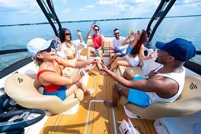 Friends on the V22i bowrider