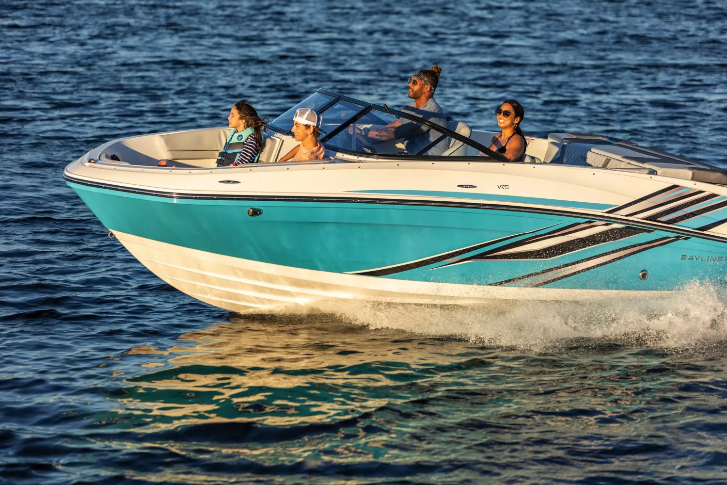 Bayliner VR5 Outboard – Explore Bowrider Boat Models | Bayliner Bayliner VR5 Outboard – Explore Bowrider Boat Models | Bayliner