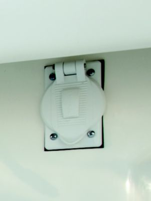 12-V receptacles at transom