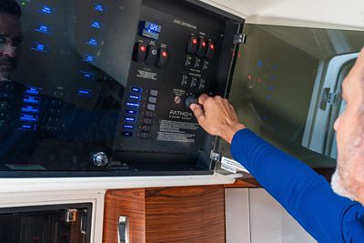 Fathom® e‑Power System (48V) – integrated lithium-ion power management for efficient, quiet onboard operation (Quad Engines)