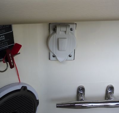 12-V receptacles at transom