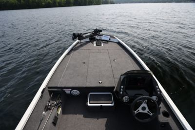 Crestliner XF 189  18' Shallow Water Bass Fishing Boat