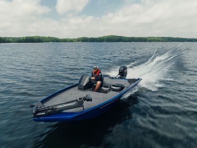 World Cat 400CC-X: 2022 Boat Buyers Guide