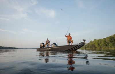 New Crestliner 1700 Ridge  Shallow Water Fishing Boats