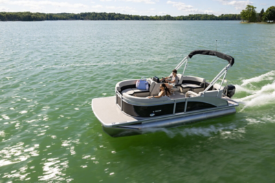 Harris Breeze 210 CW cruising on a lake at high speed.