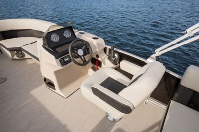 Breeze 210 Helm Chair