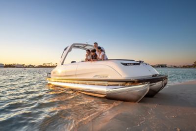 harris-pontoon-boats-crowne-250-beached-family-2024-03915