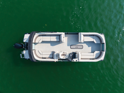 Overhead image of the Harris Sunliner 250 CW pontoon boat.