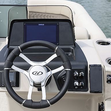 harris-pontoon-boats-sunliner-dash-nsx9-wireless-charger-2024-0179
