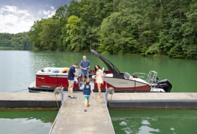 hf-sunliner-250-sle-dock-family-2026-e4a2973rt