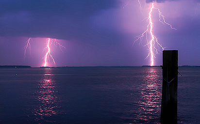 lightning_over_water_1024x768
