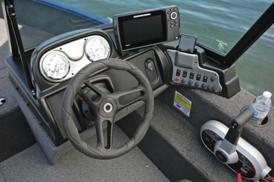 1650 Angler Sport Starboard Command Console