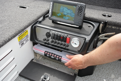 1650 Angler Tiller Command Console Integrated Tackle Tray Storage