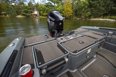 Lund Boat's Impact GL 185 Aft Jump Seats down